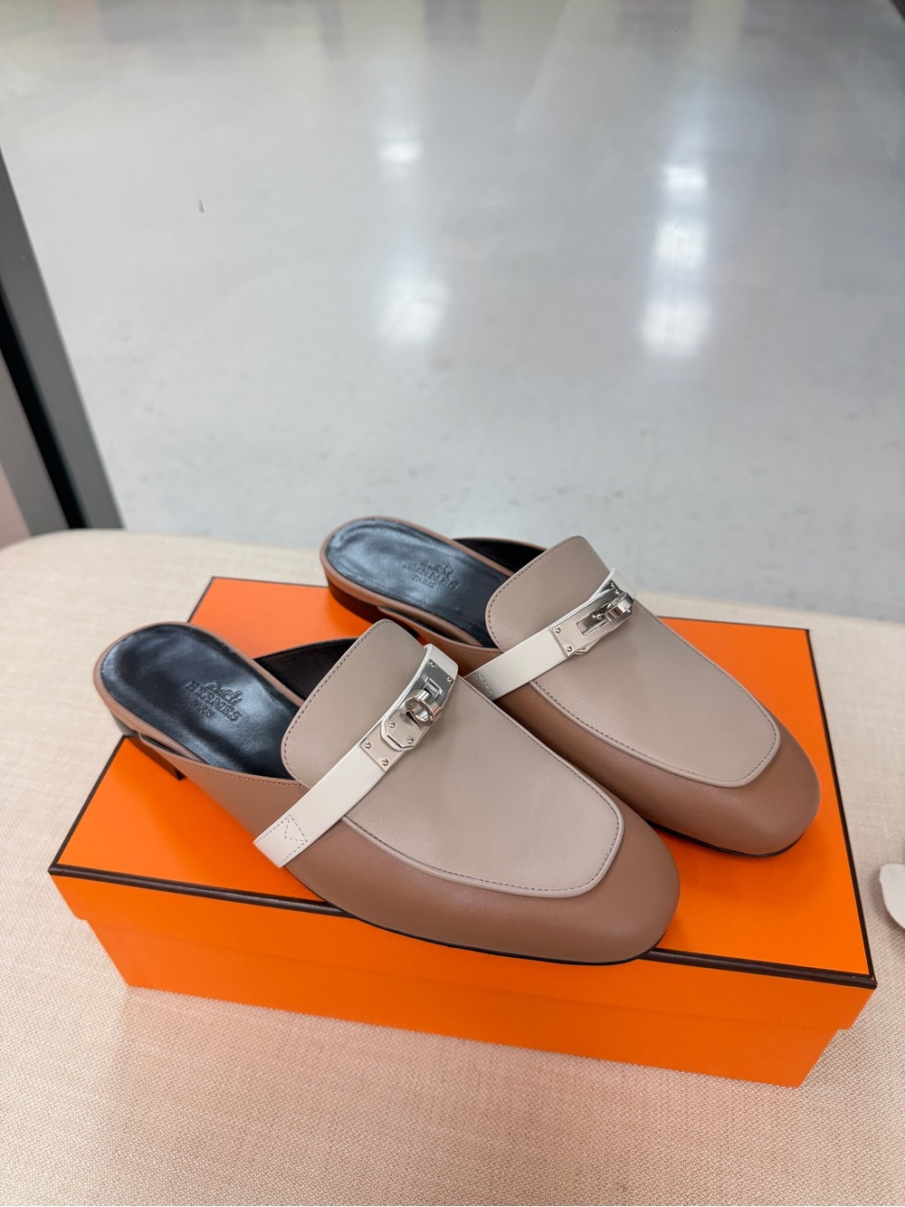 NWT-Hermès Oz Mule Two-tone Leather with Silver Buckle Women 6